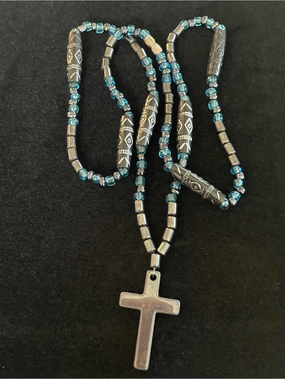 Cool unique beaded cross necklace, 22” unique design! Excellent condition!